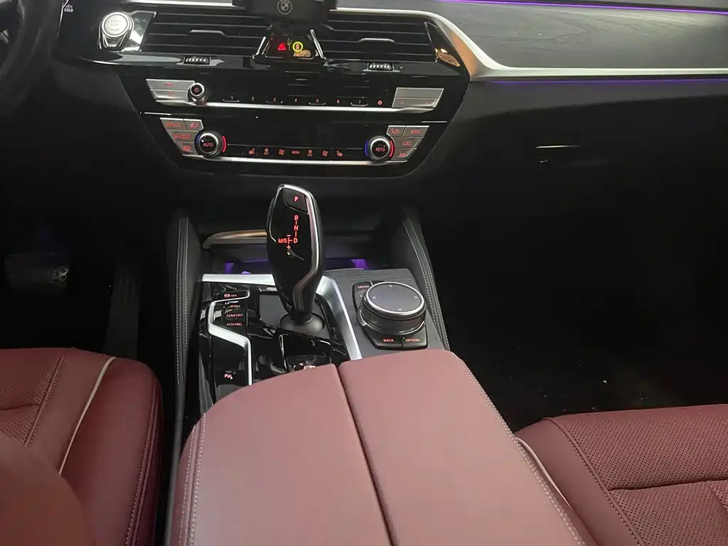 BMW 5 Series — миниатюра 7