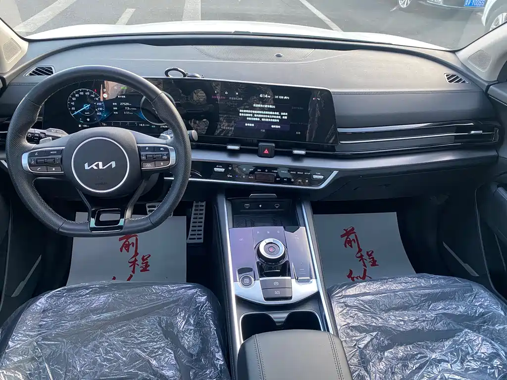 KIA LION PLATINUM EXPANDS THE WORLD