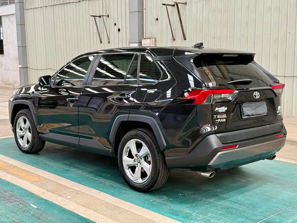 Toyota RAV4 — миниатюра 6