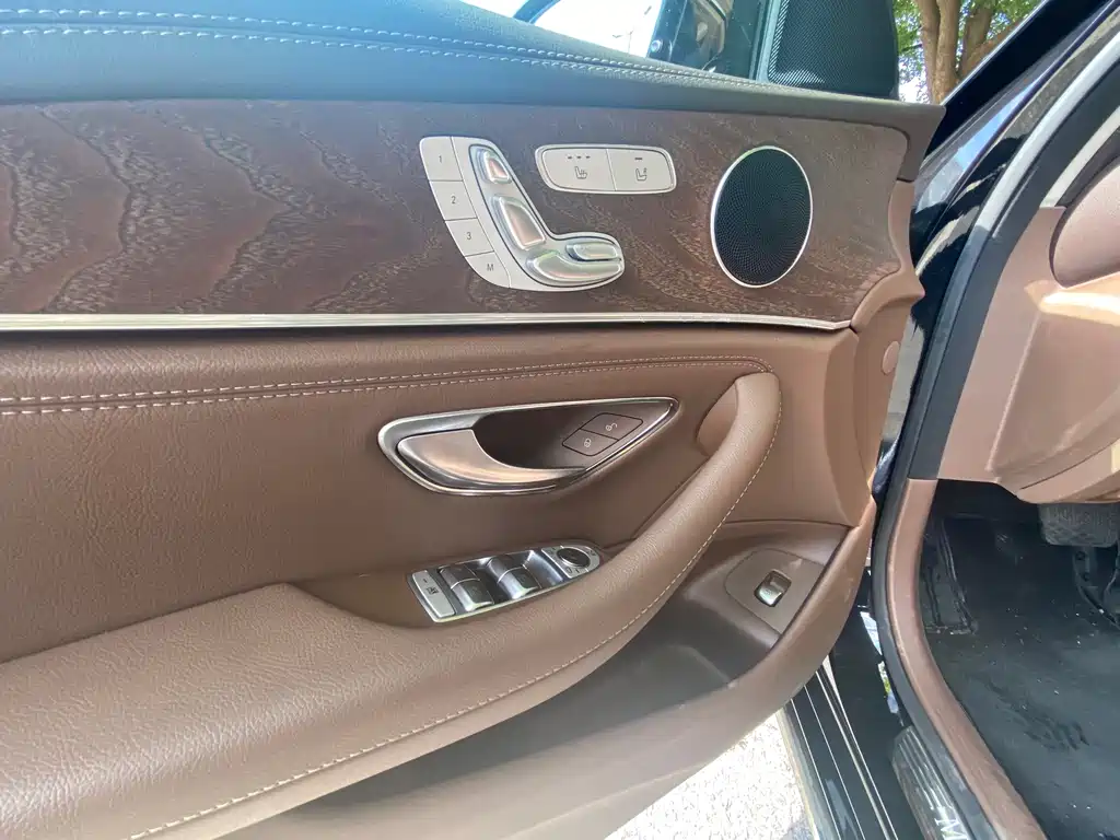 Mercedes-Benz E-Class — миниатюра 6