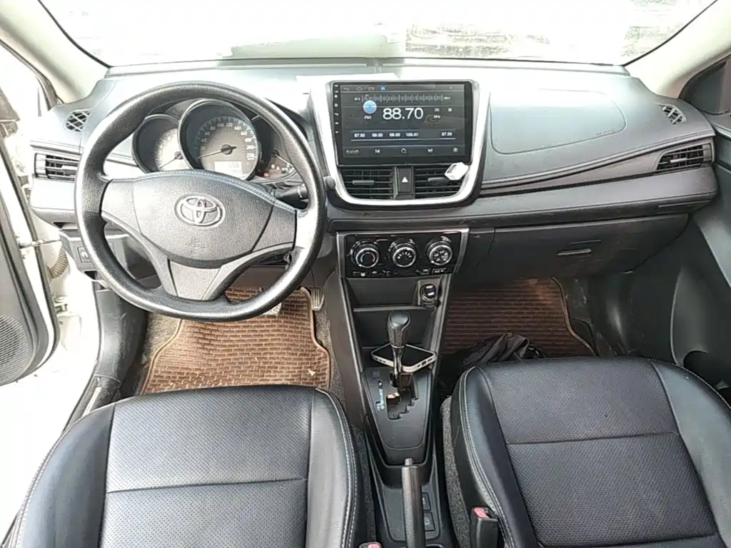 Toyota Yaris L — миниатюра 10