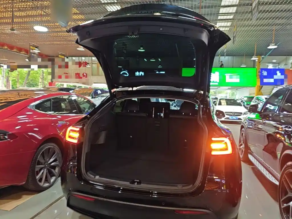 Tesla Model Y — миниатюра 19