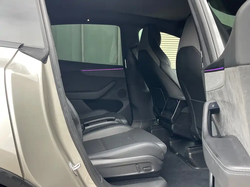 Tesla Model Y L — миниатюра 7