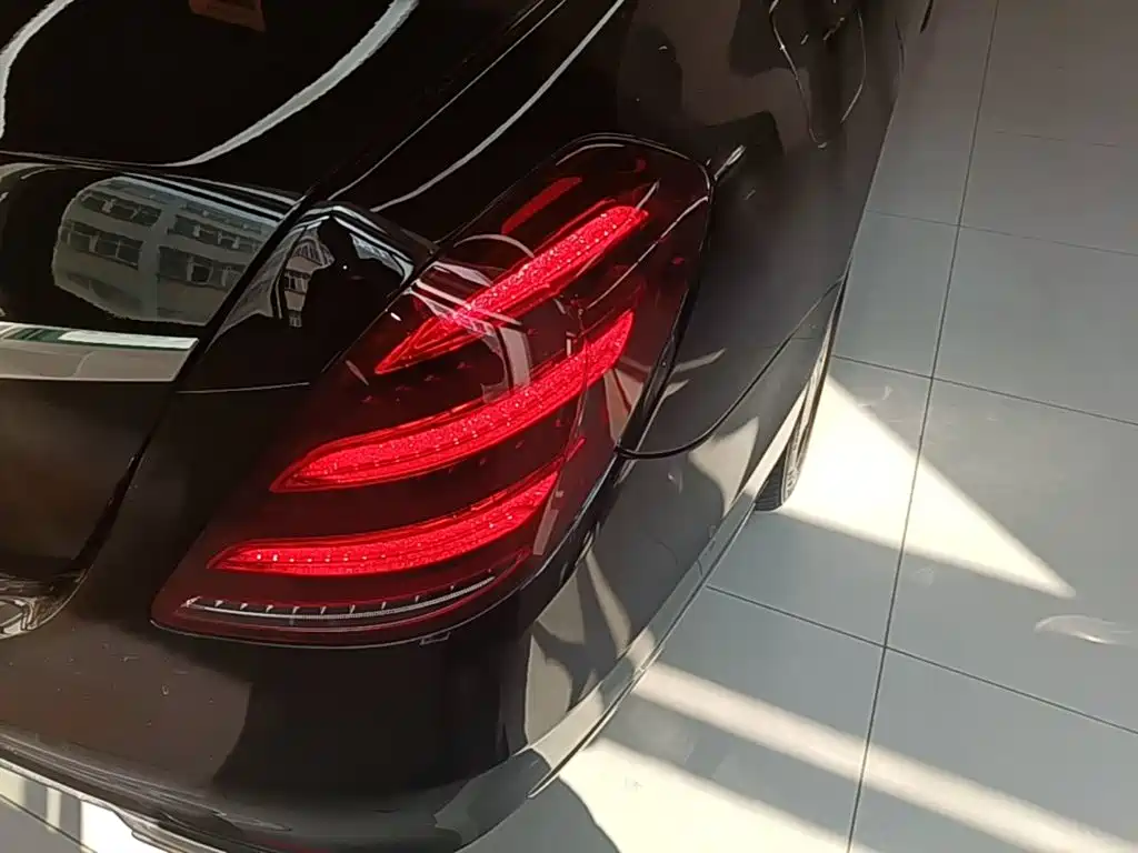 Mercedes-Benz S-Class — миниатюра 8