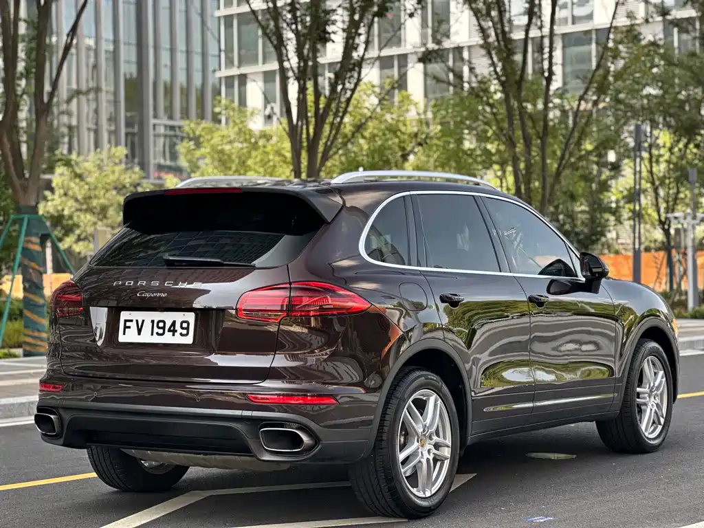 Porsche Cayenne — миниатюра 6