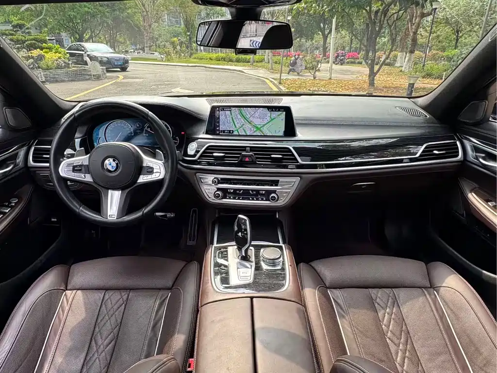 BMW 7 Series — миниатюра 10