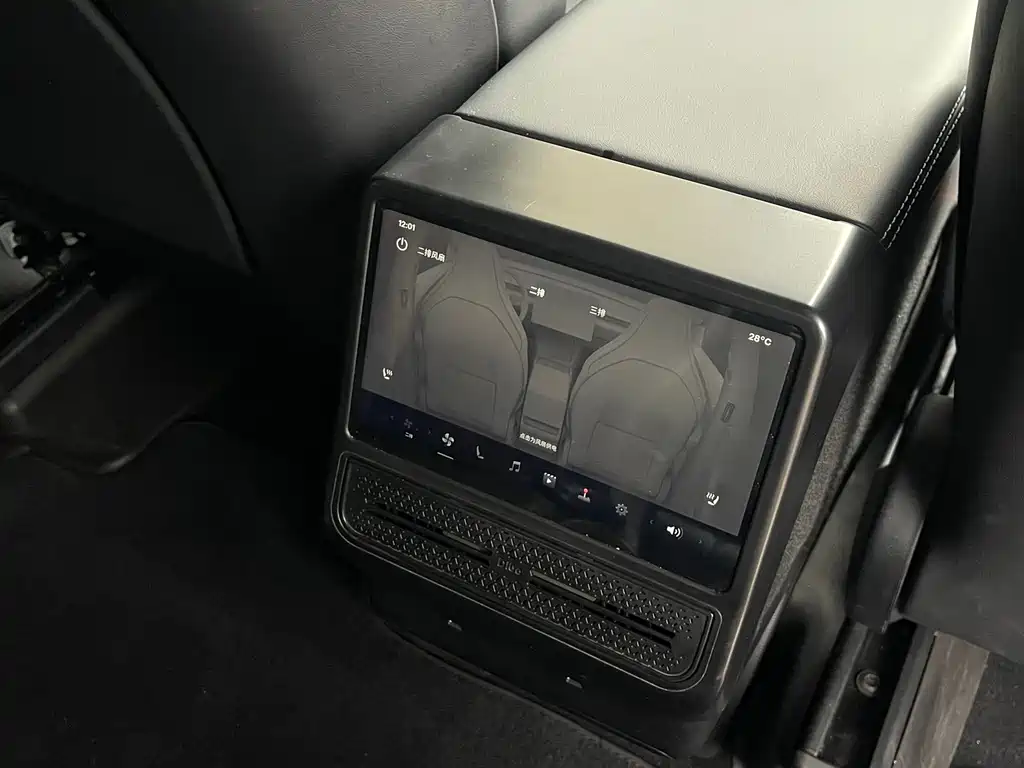 Tesla Model Y L — миниатюра 27