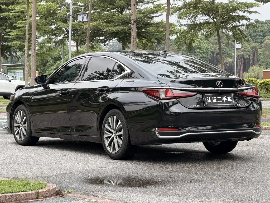 Lexus ES — миниатюра 7