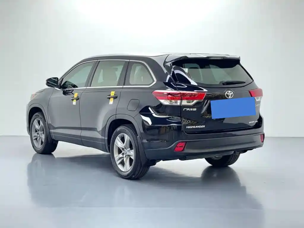 Toyota Highlander 2021 2.0T Luxury 7 мест