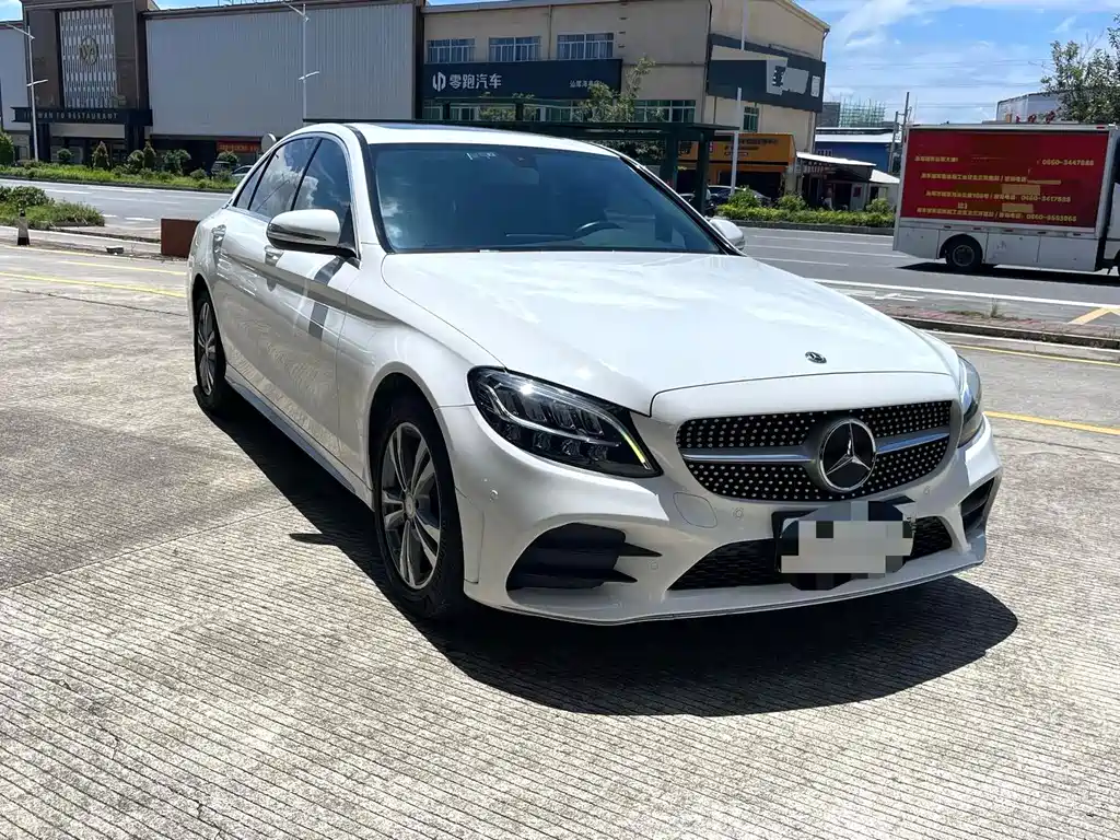 Mercedes-Benz C-Class — миниатюра 6