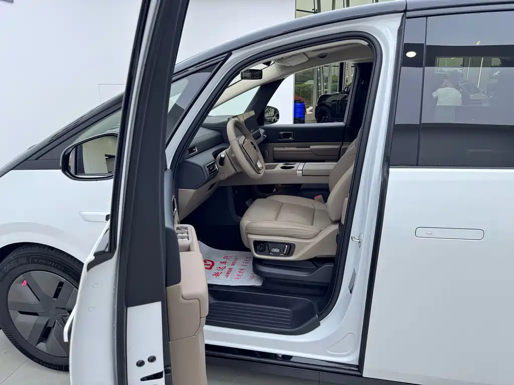 Li Auto Li MEGA — миниатюра 7