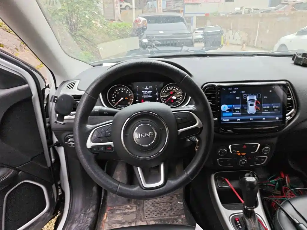 Jeep Compass — миниатюра 6
