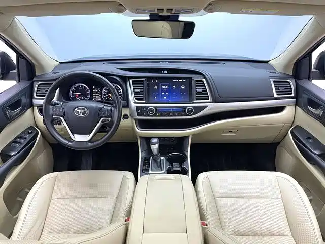 Toyota Highlander 2021 2.0T Luxury 7 мест