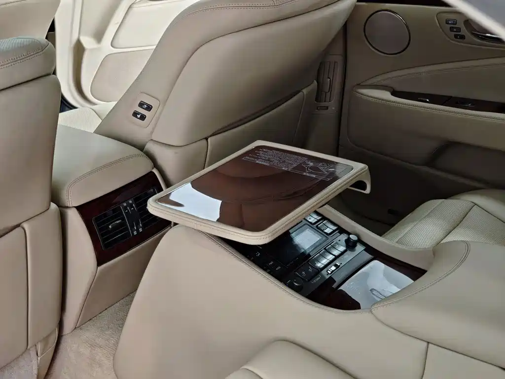 Lexus LS — миниатюра 23
