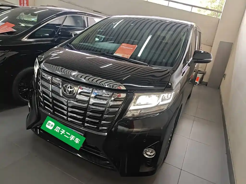 Toyota Alphard — миниатюра 2