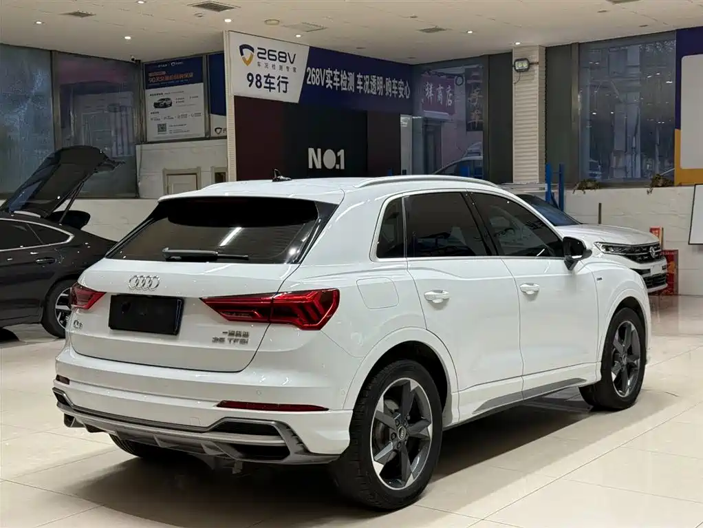 AUDI Q3