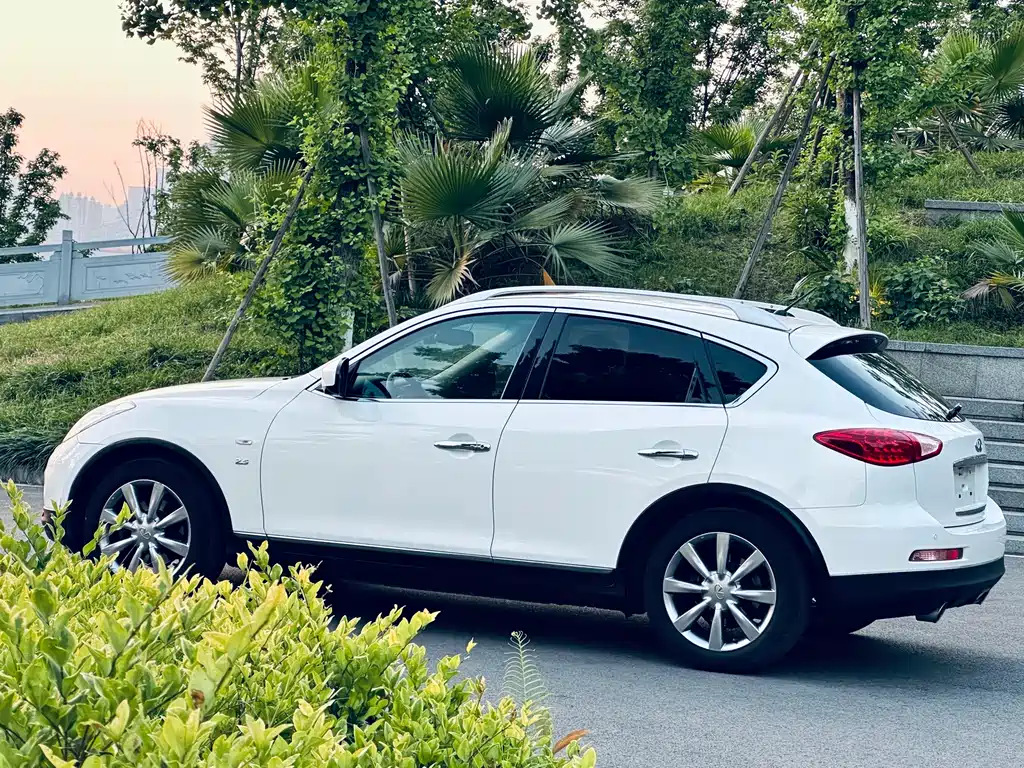 Infiniti QX50 2013 2.5L