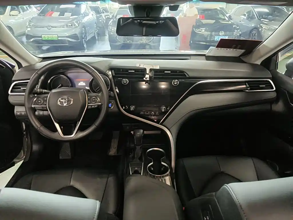 Toyota Camry — миниатюра 10