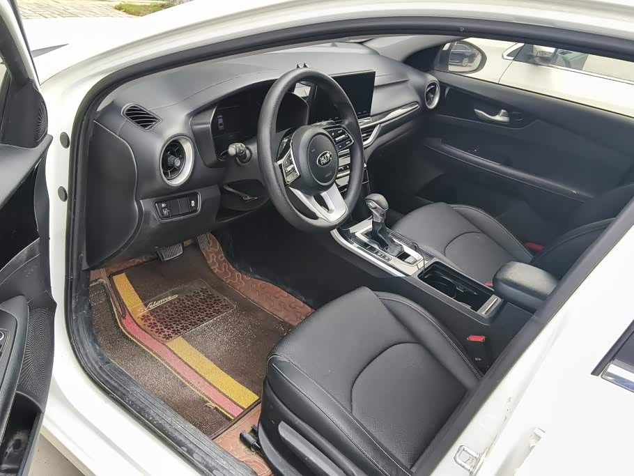 Kia K3 1.5 л 2021 г. Белый, пробег 30200 км