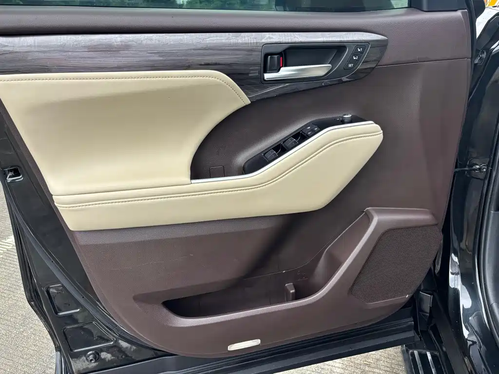 Toyota Highlander — миниатюра 11