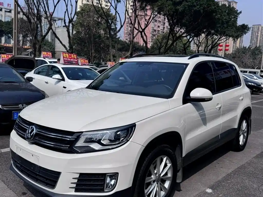 VOLKSWAGEN TIGUAN