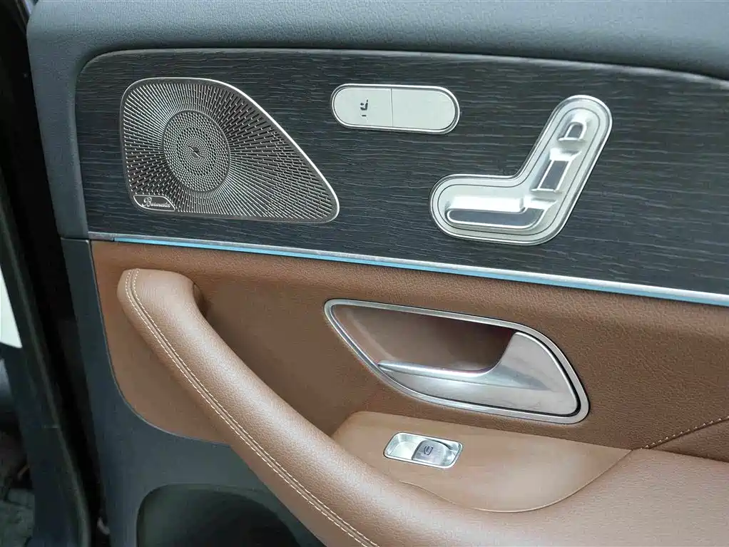Mercedes-Benz GLE (Import) — миниатюра 16