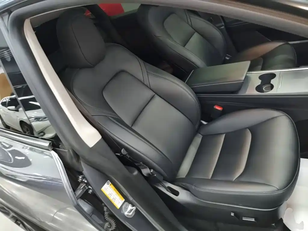 Tesla Model Y — миниатюра 25