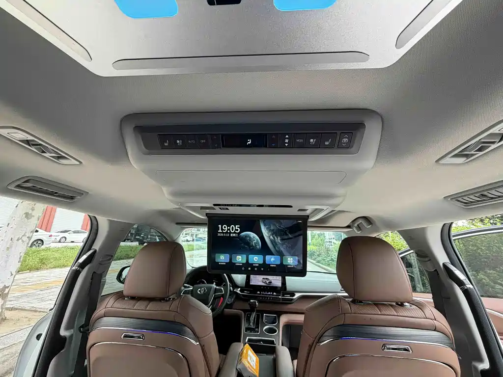 Toyota Sienna — миниатюра 17