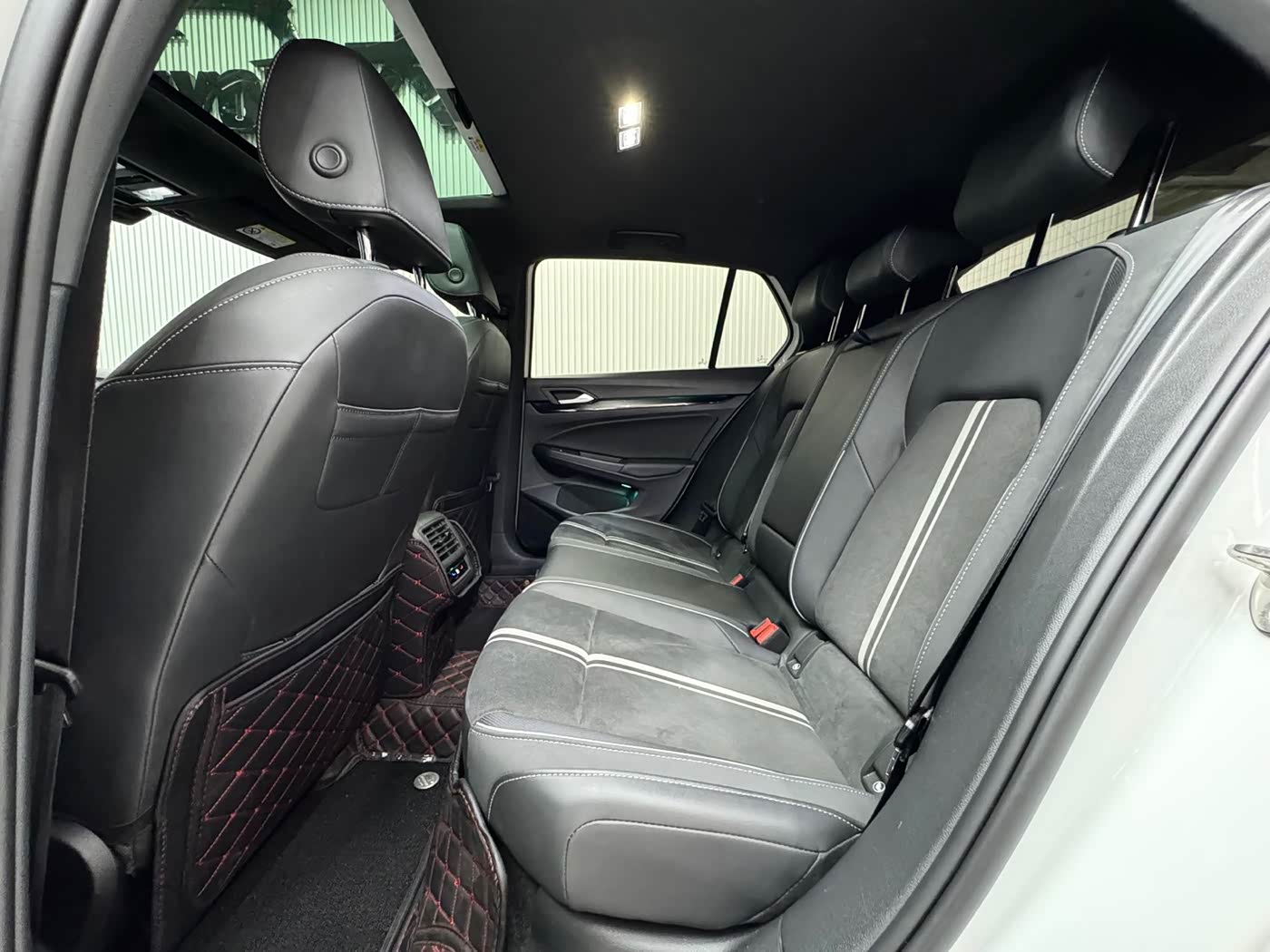 Volkswagen Golf 1.4 л 2022 г. Белый, пробег 35000 км