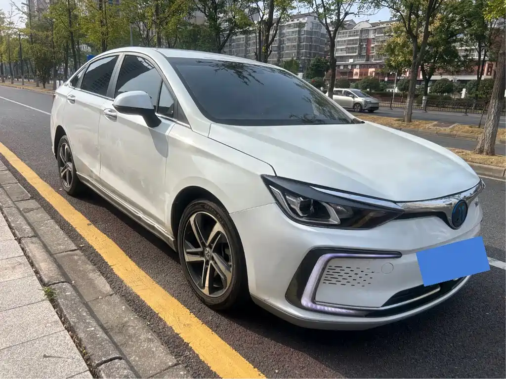 BAIC EU5 — миниатюра 3
