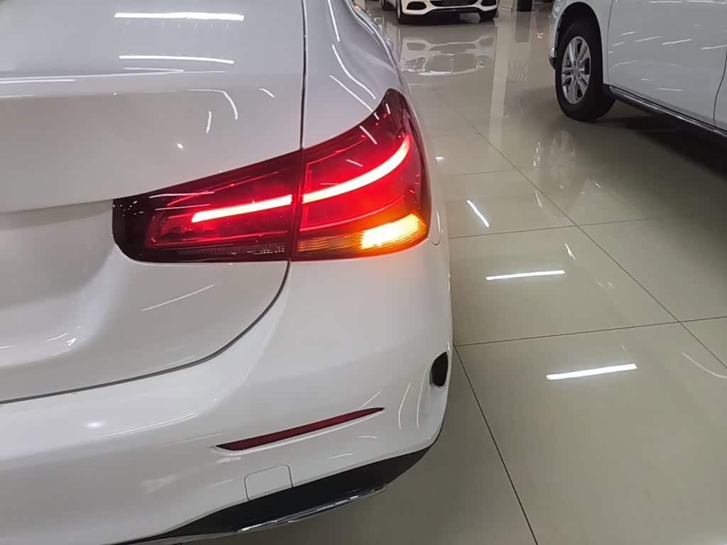 Mercedes-Benz A-Class 1.3 л 2021 г. Белый, пробег 42400 км