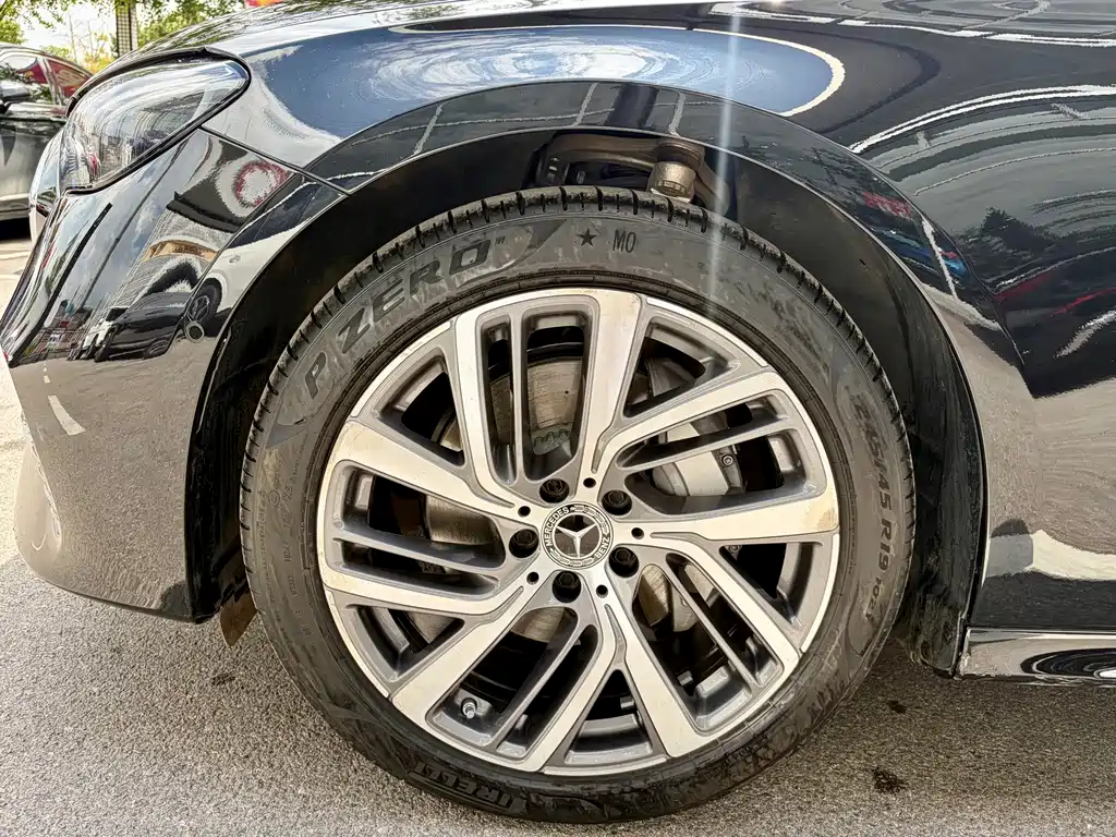 Mercedes-Benz E-Class — миниатюра 15