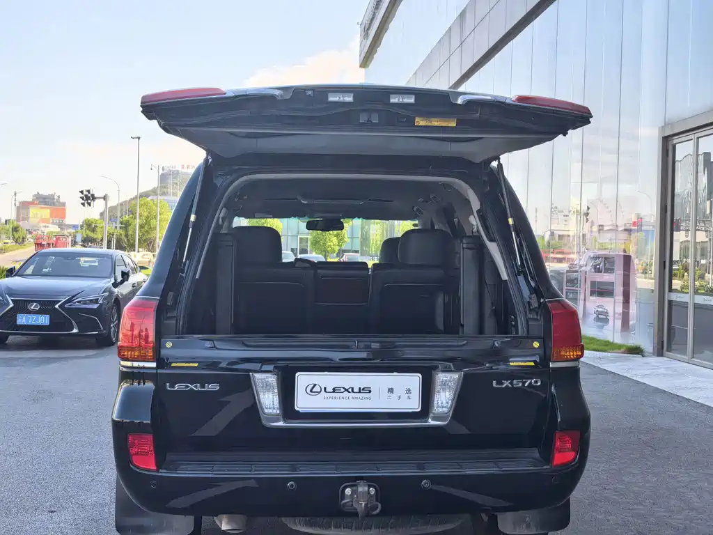 Lexus LX — миниатюра 12