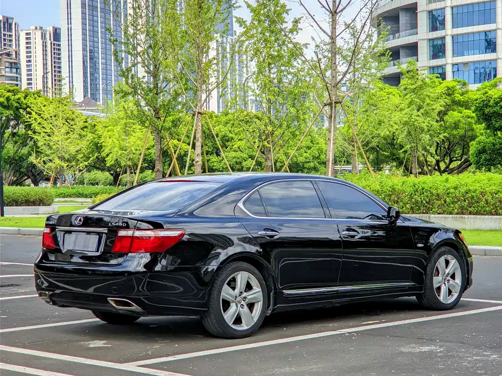 Lexus LS — миниатюра 16