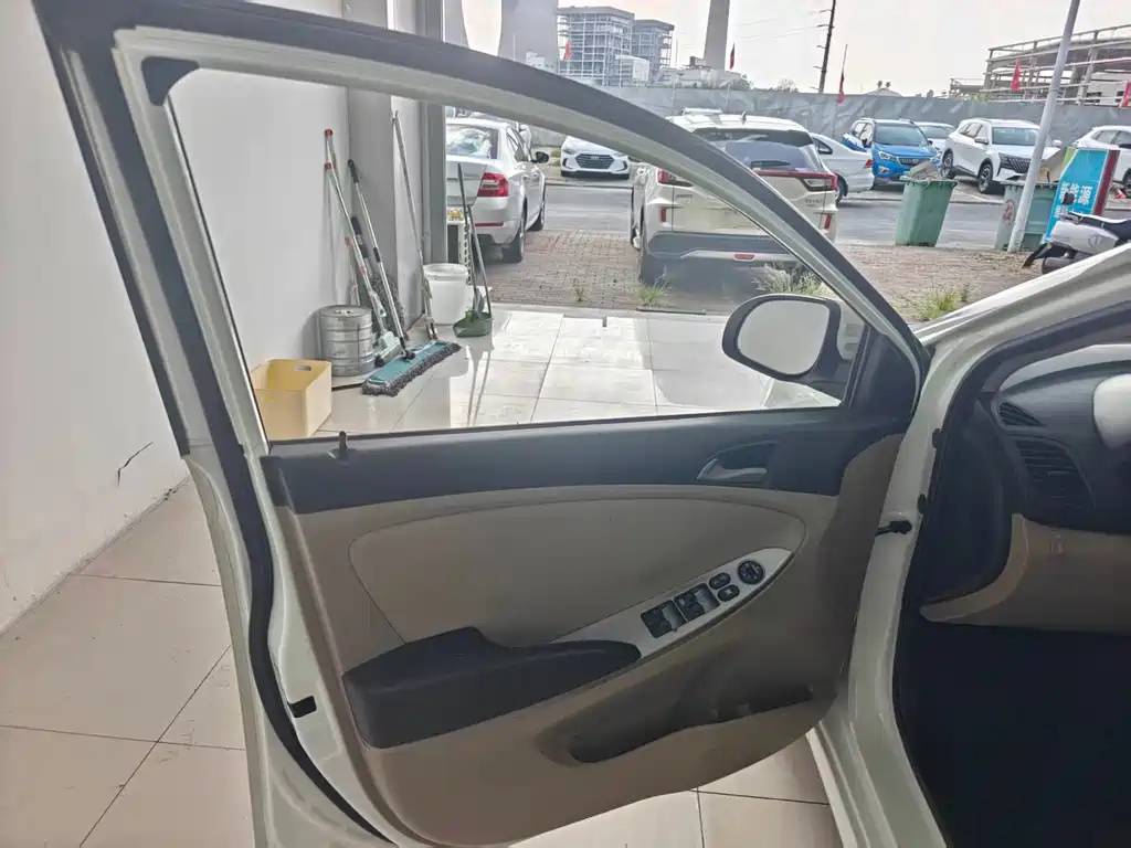 Hyundai Verna — миниатюра 4