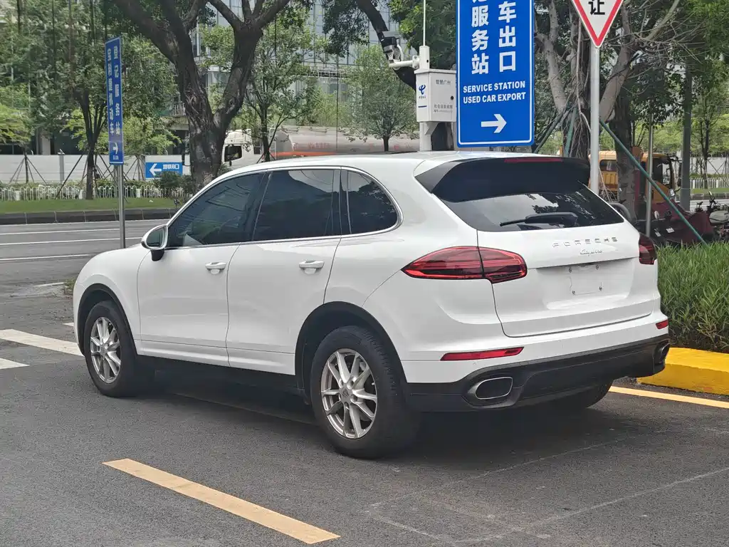 Porsche Cayenne — миниатюра 9