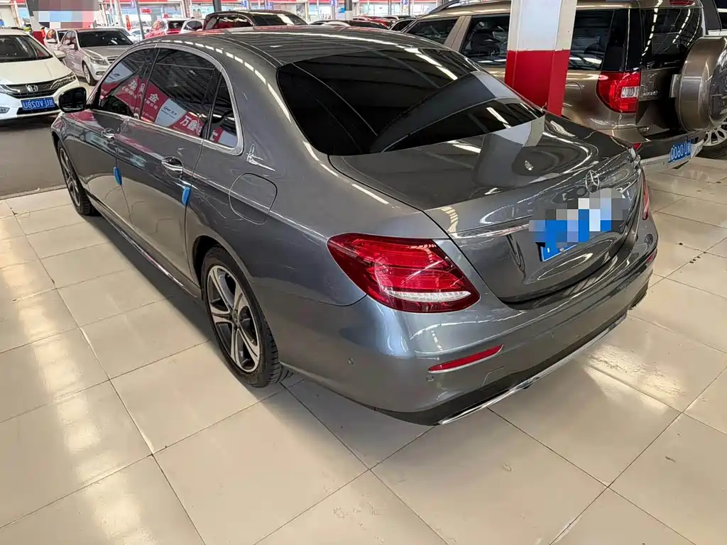Mercedes-Benz E-Class — миниатюра 12