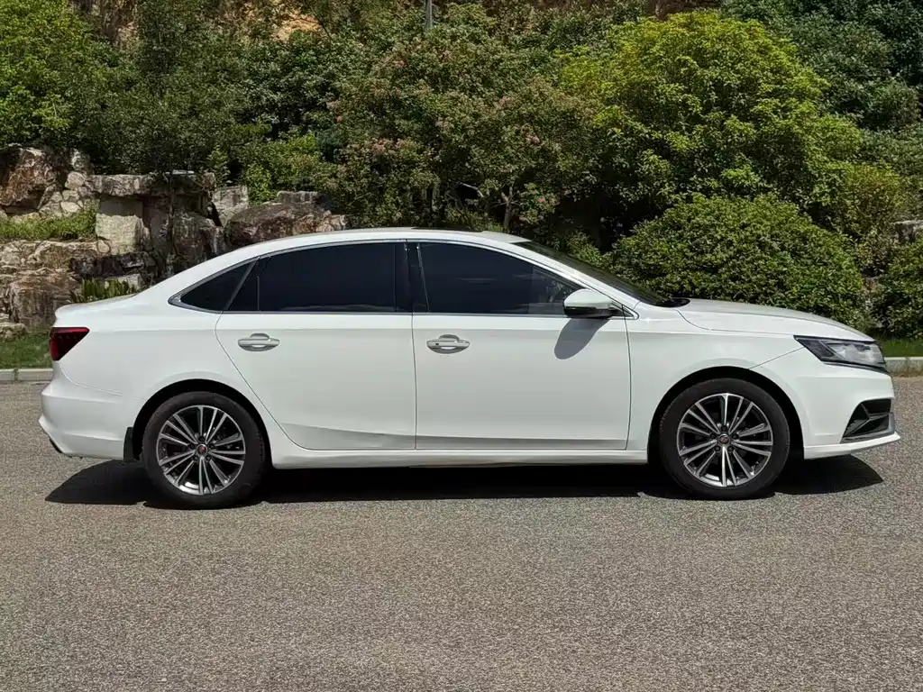 Roewe Roewe i6 Classic — миниатюра 4