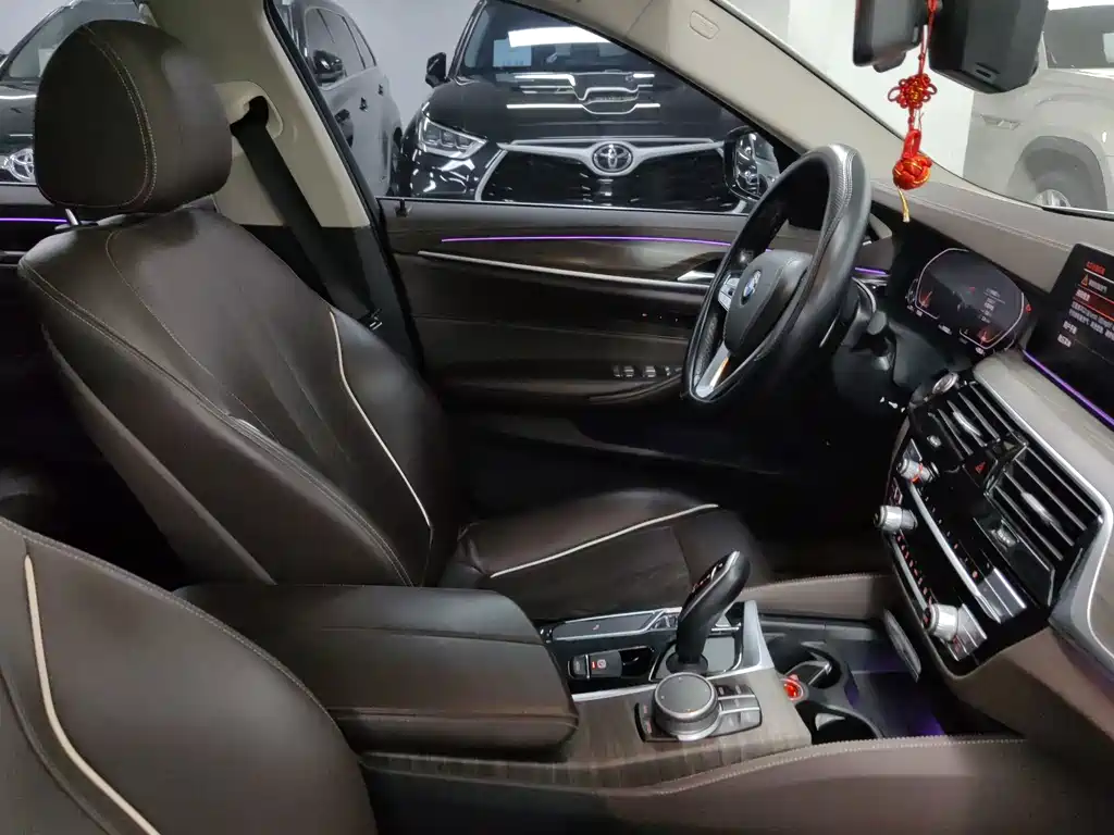 BMW 5 Series — миниатюра 17