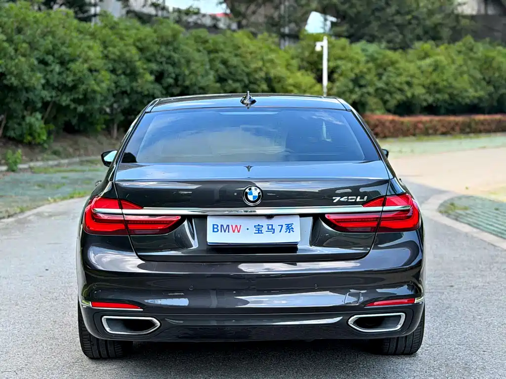 BMW 7 Series — миниатюра 19