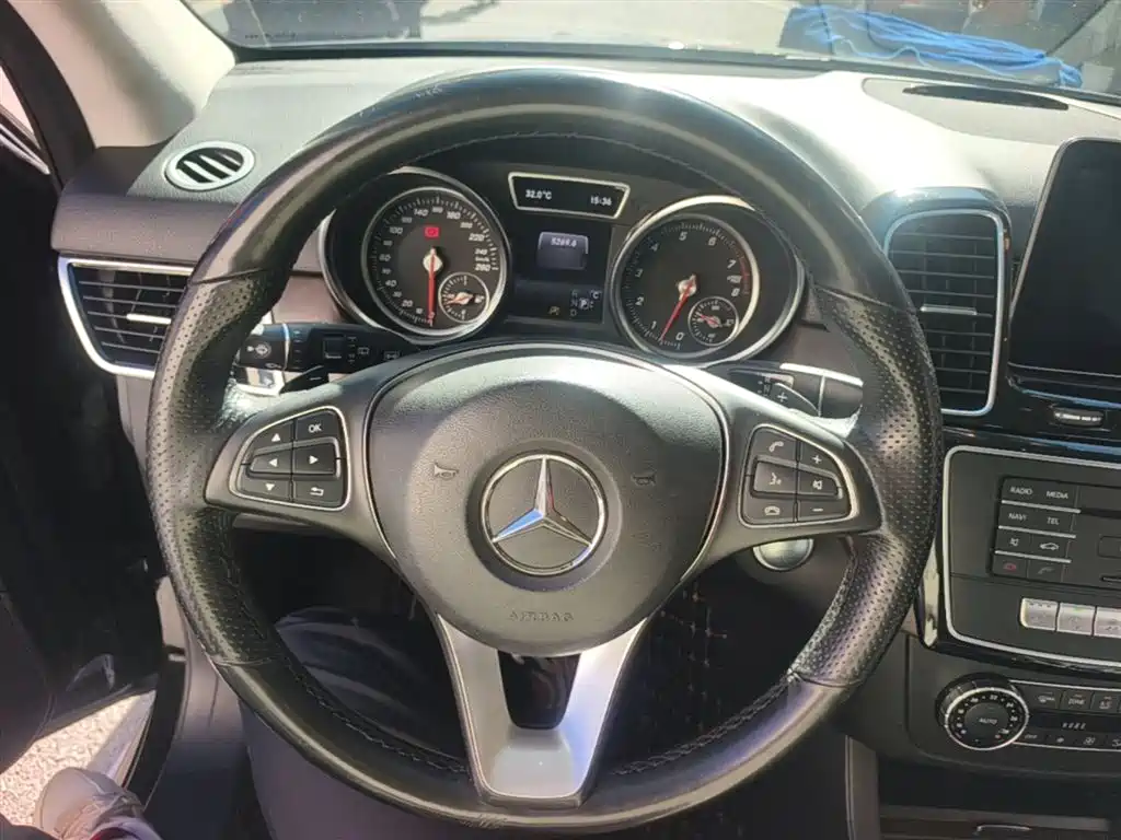 Mercedes-Benz GLE — миниатюра 11