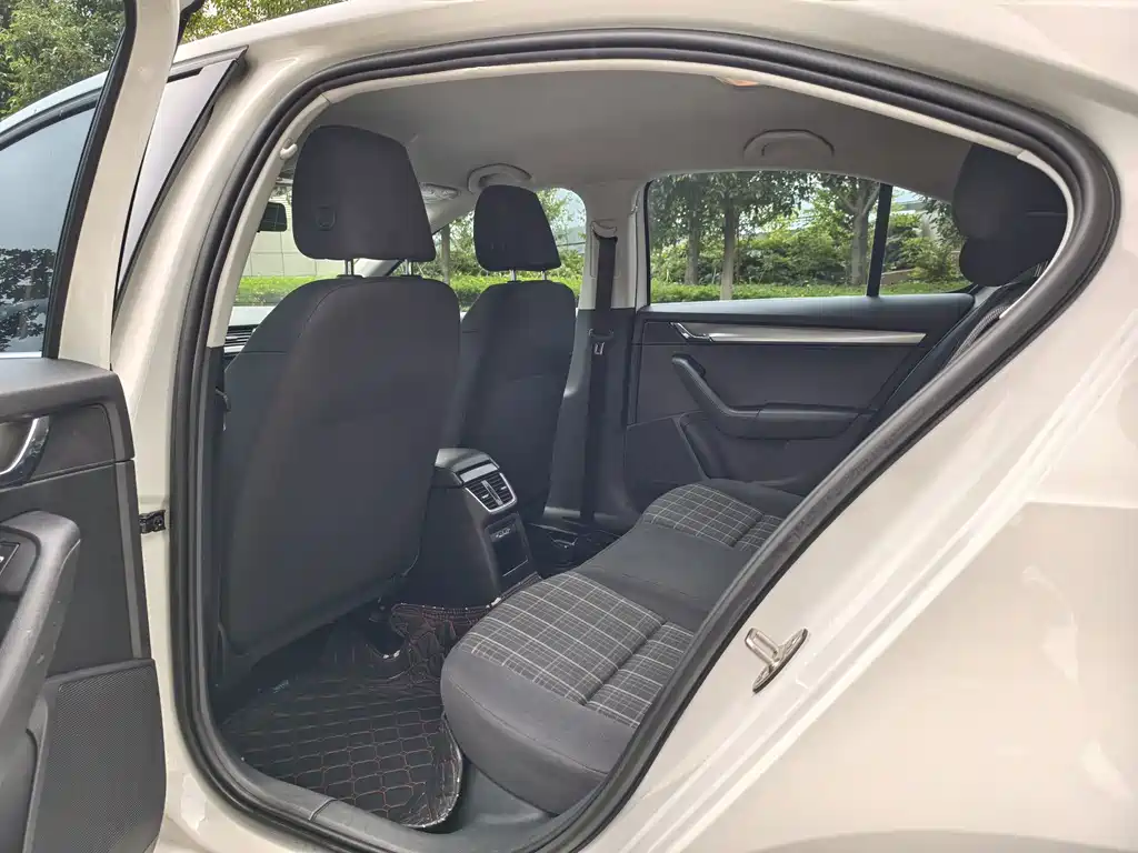 Skoda Octavia — миниатюра 11