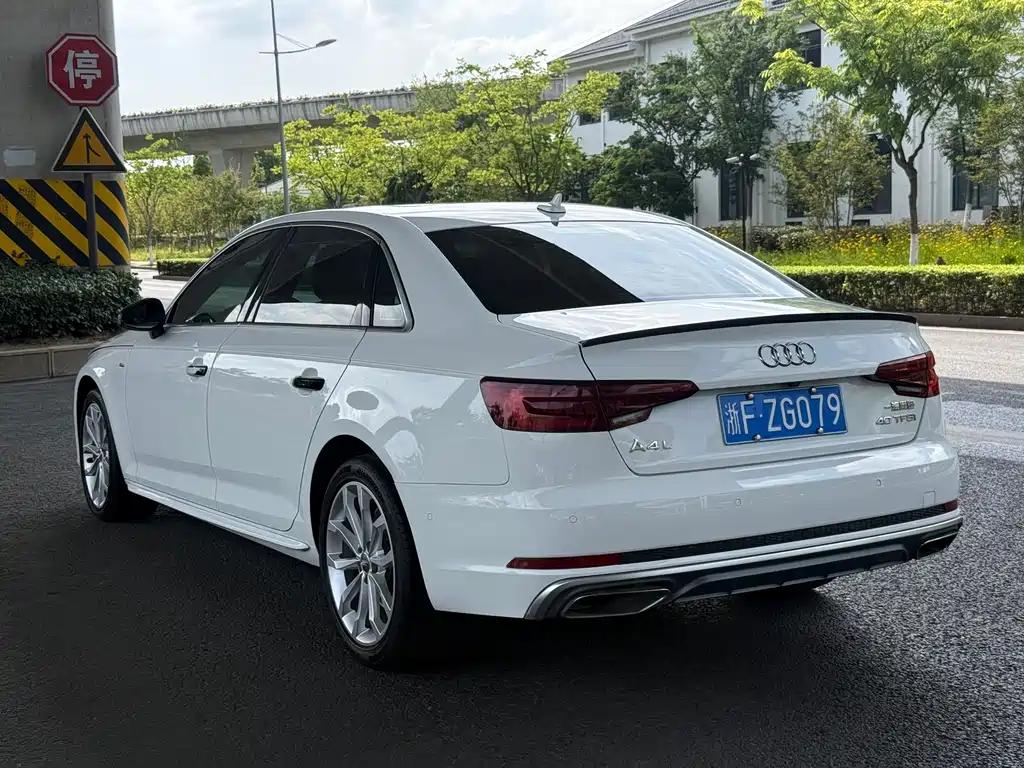 Audi A4L 2019 40 TFSI Fashion V