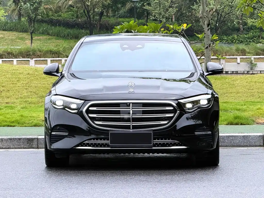 Mercedes-Benz E-Class — миниатюра 2