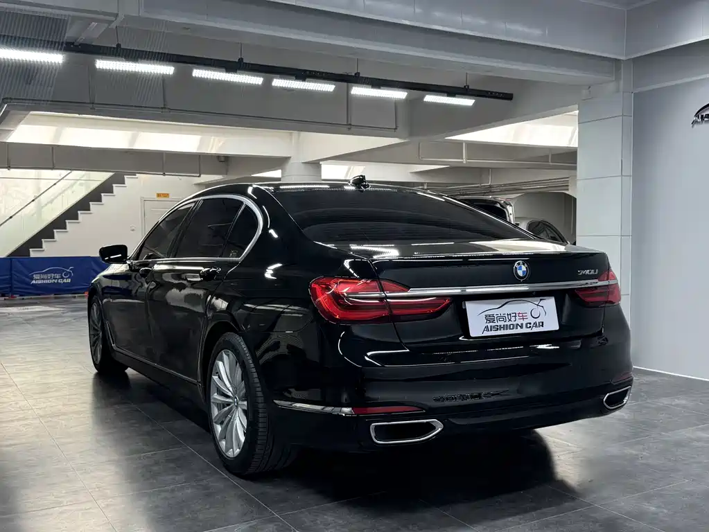 BMW 7 Series — миниатюра 5