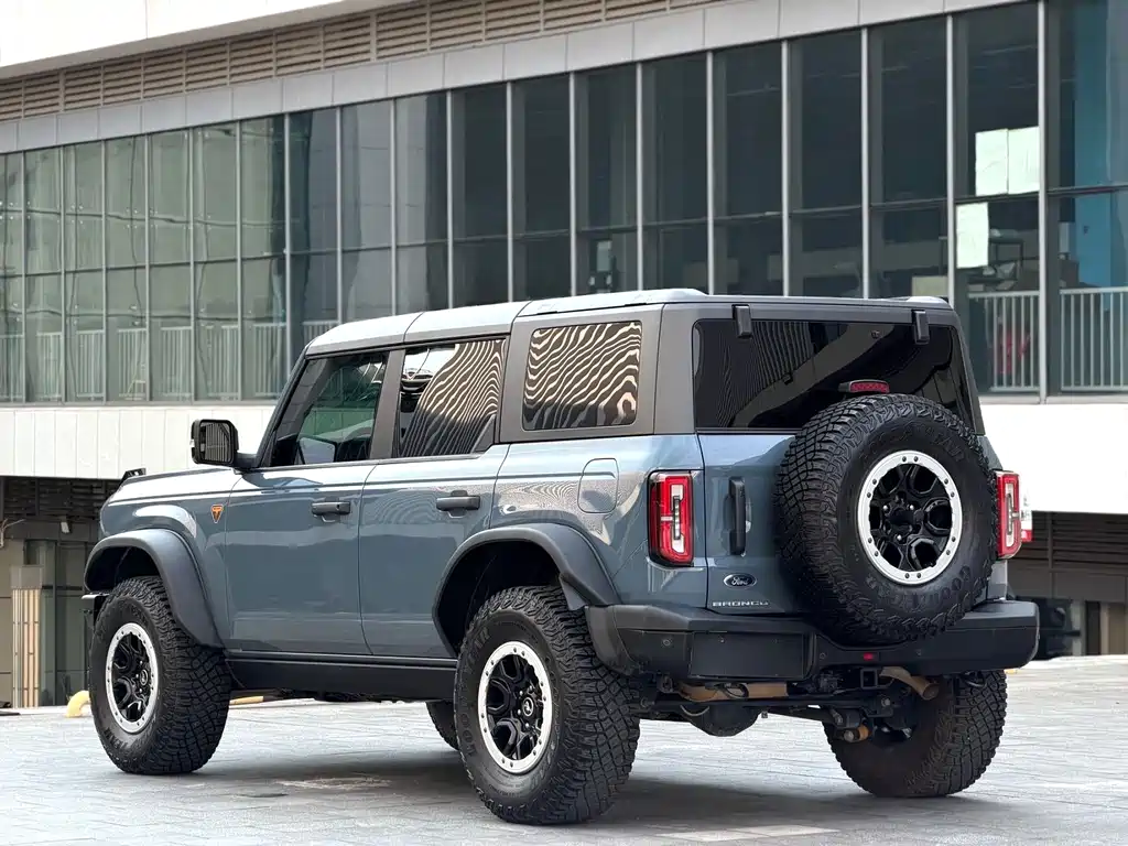 Ford Bronco — миниатюра 8
