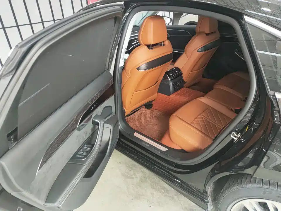 Audi A8 — миниатюра 6