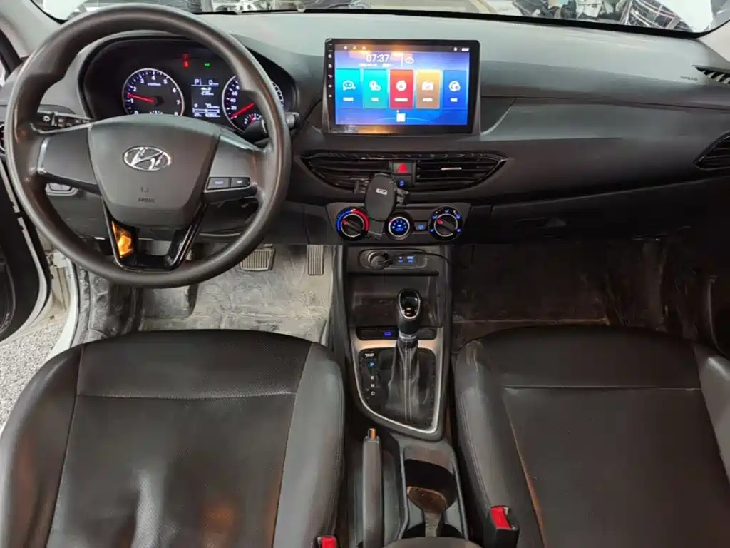 Hyundai Elantra — миниатюра 10