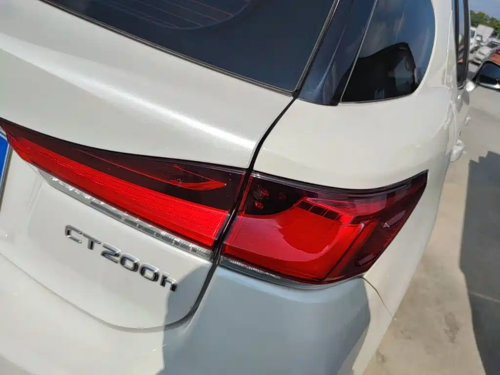 Lexus CT — миниатюра 8