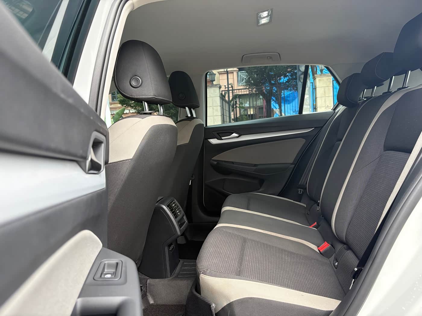 Volkswagen Golf 1.2 л 2023 г. Белый, пробег 50000 км